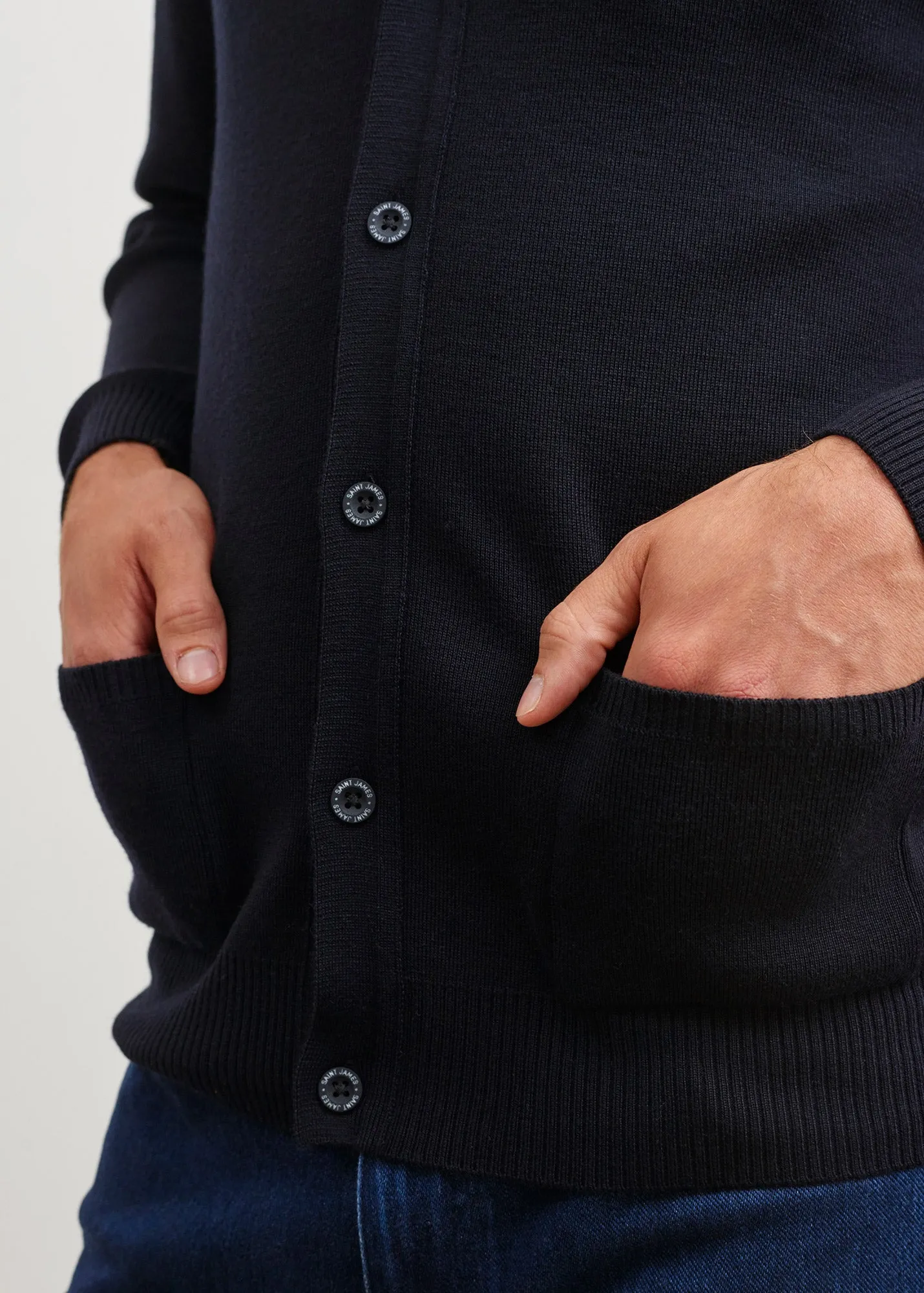 Guingamp buttoned cardigan - in extra soft merino wool (NAVY)